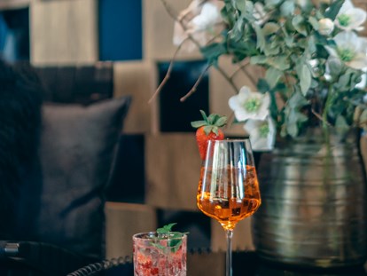 Wellnessurlaub - Restaurant - Genießen Sie feine Drinks in unserer neuen Skybar! - ZillergrundRock Luxury Mountain Resort