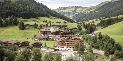 Wellnessurlaub - Hotel-Schwerpunkt: Wellness & Familie - Kitzbühel - Sommeransicht - Galtenberg Resort 4*S