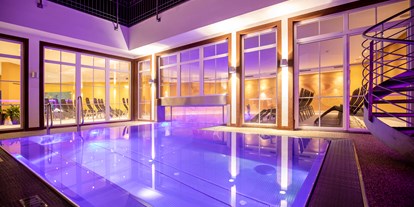 Wellnessurlaub - Pools: Infinity Pool - Kössen - Family Therme - Galtenberg Resort 4*S