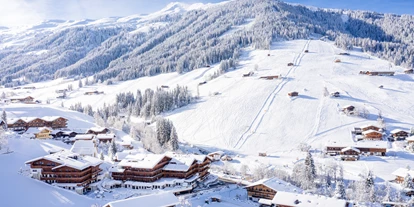 Wellnessurlaub - Wirbelsäulenmassage - Luttach - Winteransicht mit Einstieg ins Skigebiet - Galtenberg Resort 4*S