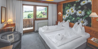Wellnessurlaub - Hotel-Schwerpunkt: Wellness & Wandern - Kössen Kranzach - Doppelzimmer Blütentraum - Gardenhotel Crystal
