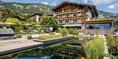 Wellnessurlaub - Pools: Schwimmteich - Mühlen in Taufers - Außenansicht Hotel - Gardenhotel Crystal