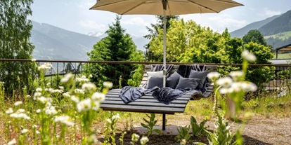 Wellnessurlaub - Wirbelsäulenmassage - Wallgau - Begehbare Gärten auf den Dächern des Crystal atrium spa - Gardenhotel Crystal