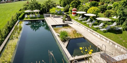Wellnessurlaub - Parkplatz: gebührenpflichtig in Gehweite - Luttach - 20m biologischer Schwimmteich - Gardenhotel Crystal