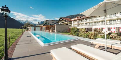 Wellnessurlaub - Wassergymnastik - Bad Häring - 25 m Sportpool - Genießer-Hotel Theresa