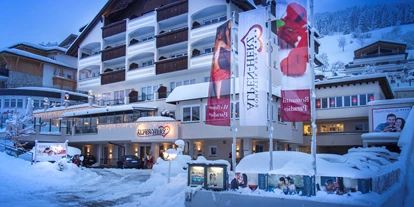 Wellnessurlaub - Hotel-Schwerpunkt: Wellness & Romantik - Untermieming - Aussenansicht Winter - Romantik & Spa Alpen-Herz