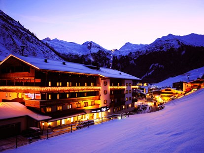 Wellnessurlaub - Rücken-Nacken-Massage - Tirol - Winter in Hintertux - Hotel Alpenhof 