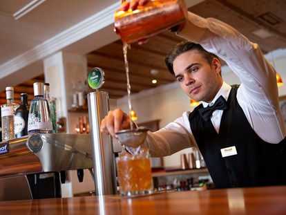 Wellnessurlaub - Verpflegung: alkoholfreie Getränke ganztags inklusive - Vals/Mühlbach - Hotelbar - Hotel Alpenhof 