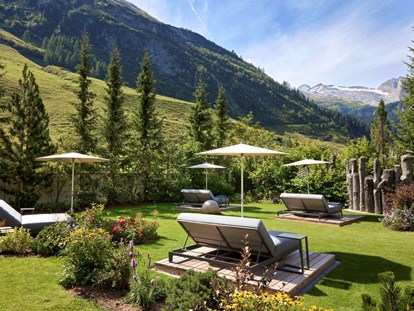 Wellnessurlaub - Umgebungsschwerpunkt: Fluss - Mühlbach (Trentino-Südtirol) - Der Alpengarten im Sommer - Hotel Alpenhof 