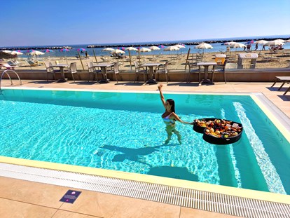 Wellnessurlaub - Parkplatz: gebührenpflichtig beim Hotel - Emilia Romagna - You & Me Beach Hotel