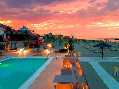 Wellnessurlaub - Preisniveau: günstig - Rimini - You & Me Beach Hotel
