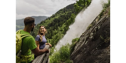 Wellnessurlaub - Kräutermassage - Völs am Schlern - Wandern zum Partschinser Wasserfall, direkt vom Hotel  - Hotel das stachelburg