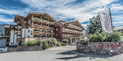 Wellnessurlaub - Parkplatz: kostenlos in Gehweite - Grießen (Leogang) - Außenansicht Hotel Kitzhof Mountain Design Resort in Kitzbühel - Hotel Kitzhof Mountain Design Resort