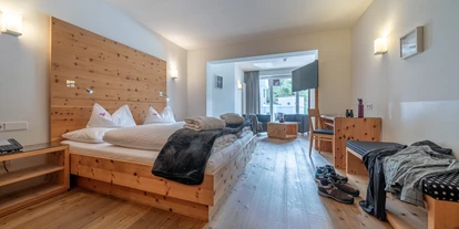 Wellnessurlaub - Bettgrößen: Doppelbett - Plangeross - Viel Platz finden Sie in unseren alpin:design Zimmern und Suiten - Alpin ART & SPA Hotel Naudererhof