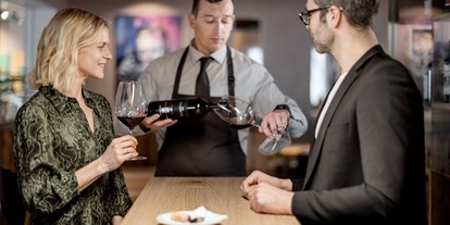 Wellnessurlaub - Peeling - Gantschier - In unserere Wein"Begleitung" finden auch Sie den perfekten Partner zum Abendmenü - Alpin ART & SPA Hotel Naudererhof