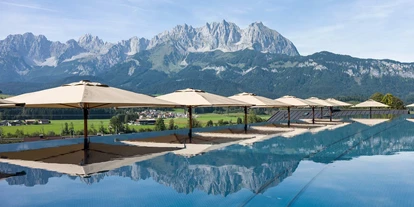 Wellnessurlaub - Seminarraum - Söchtenau - Infinity Pool mit Sonnenterrasse - Hotel Penzinghof