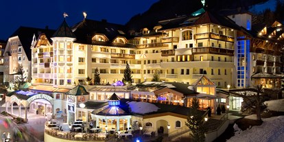 Wellnessurlaub - Maniküre/Pediküre - Tiroler Oberland - Außenansicht im Winter - Hotel Post Ischgl