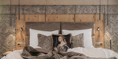 Wellnessurlaub - Bettgrößen: Queen Size Bett - Neustift im Stubaital - Zirben-Zimmer - Hotel Post Kaltenbach