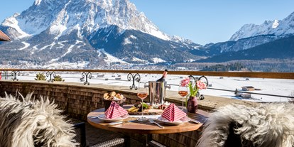 Wellnessurlaub - Textilsauna - Tirol - Die Zugspitze im Winter
©️ Günter Standl - Hotel Post Lermoos