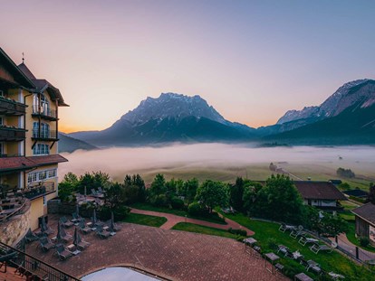 Wellnessurlaub - Pools: Außenpool beheizt - Seefeld in Tirol - Früh morgens in Lermoos
©️ Franz Wüstenberg - Hotel Post Lermoos
