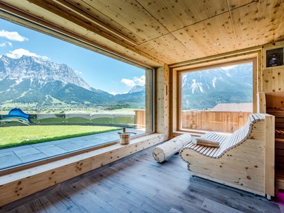 Wellnessurlaub - Rücken-Nacken-Massage - Tirol - Panoramasauna
©️ Günter Standl - Hotel Post Lermoos
