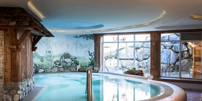 Wellnessurlaub - Rücken-Nacken-Massage - Riedering - Whirlpool Saunadorf - Hotel Seehof
