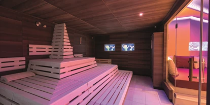 Wellnessurlaub - Lymphdrainagen Massage - Griesstätt - Familiensauna mit zwei Bildschirmen - Hotel Seehof