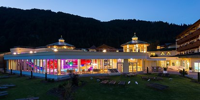 Wellnessurlaub - Thalasso-Therapie - Leogang Hütten - Wassererlebniswelt von aussen - Hotel Seehof