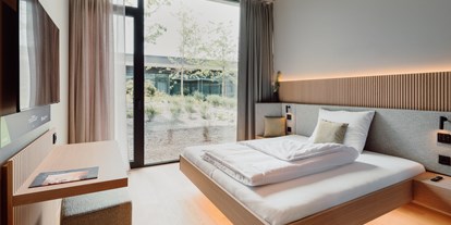 Wellnessurlaub - Bettgrößen: Doppelbett - Thyrnau - Standard Zimmer Loxone Campus - Loxone Campus