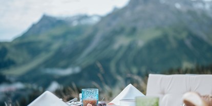 Wellnessurlaub - Bettgrößen: King Size Bett - Fiss - Frühstück mit Panorama Ausblick - Hotel Goldener Berg