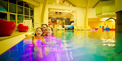 Wellnessurlaub - Pools: Sportbecken - Kolping Hotel Spa & Family Resort