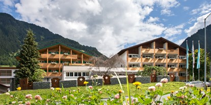 Wellnessurlaub - Kräutermassage - Samnaun Dorf - Hotel Verwall