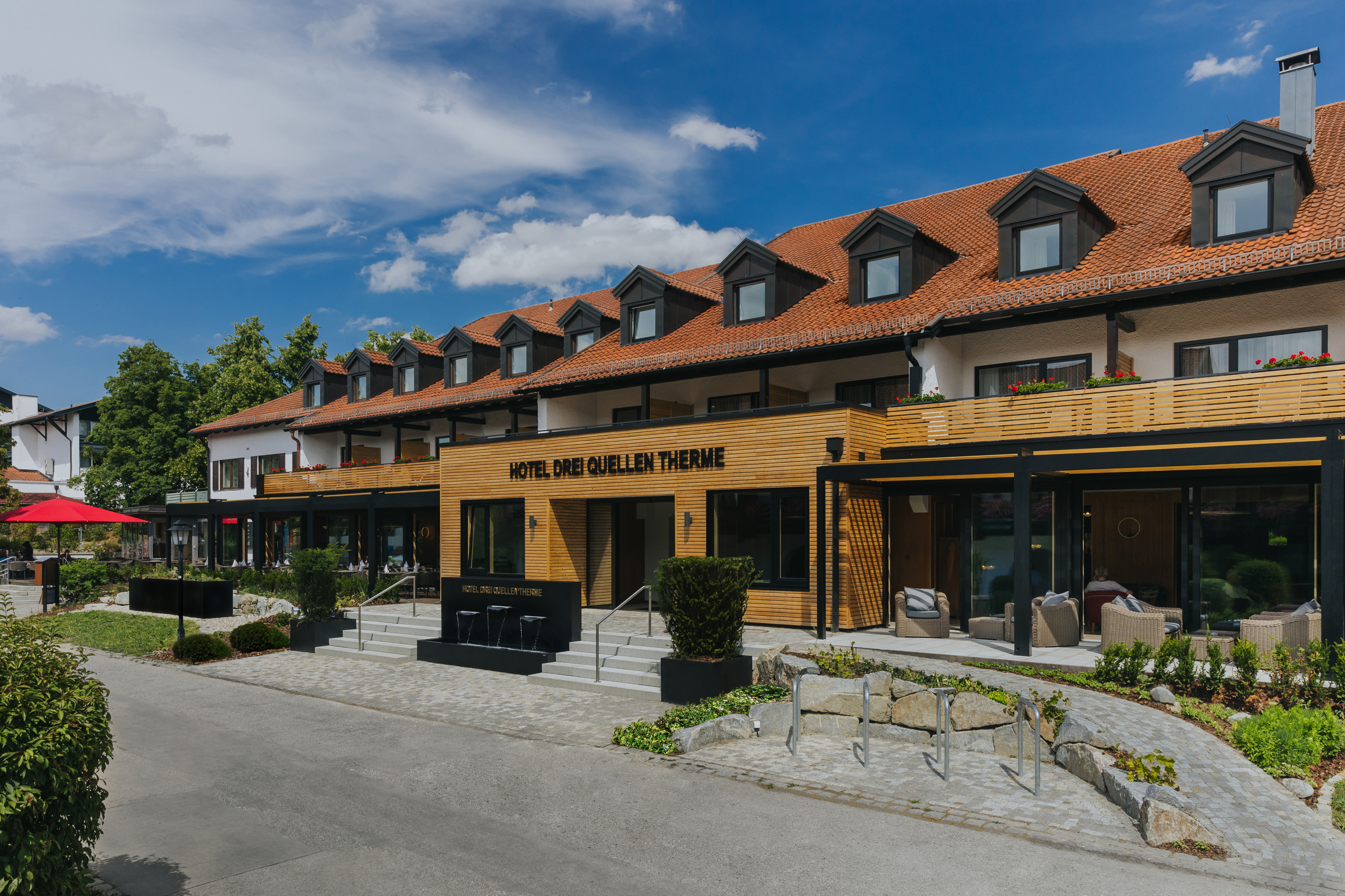Wellnesshotel - Außenansicht Hotel Drei Quellen Therme - Hotel Drei Quellen Therme