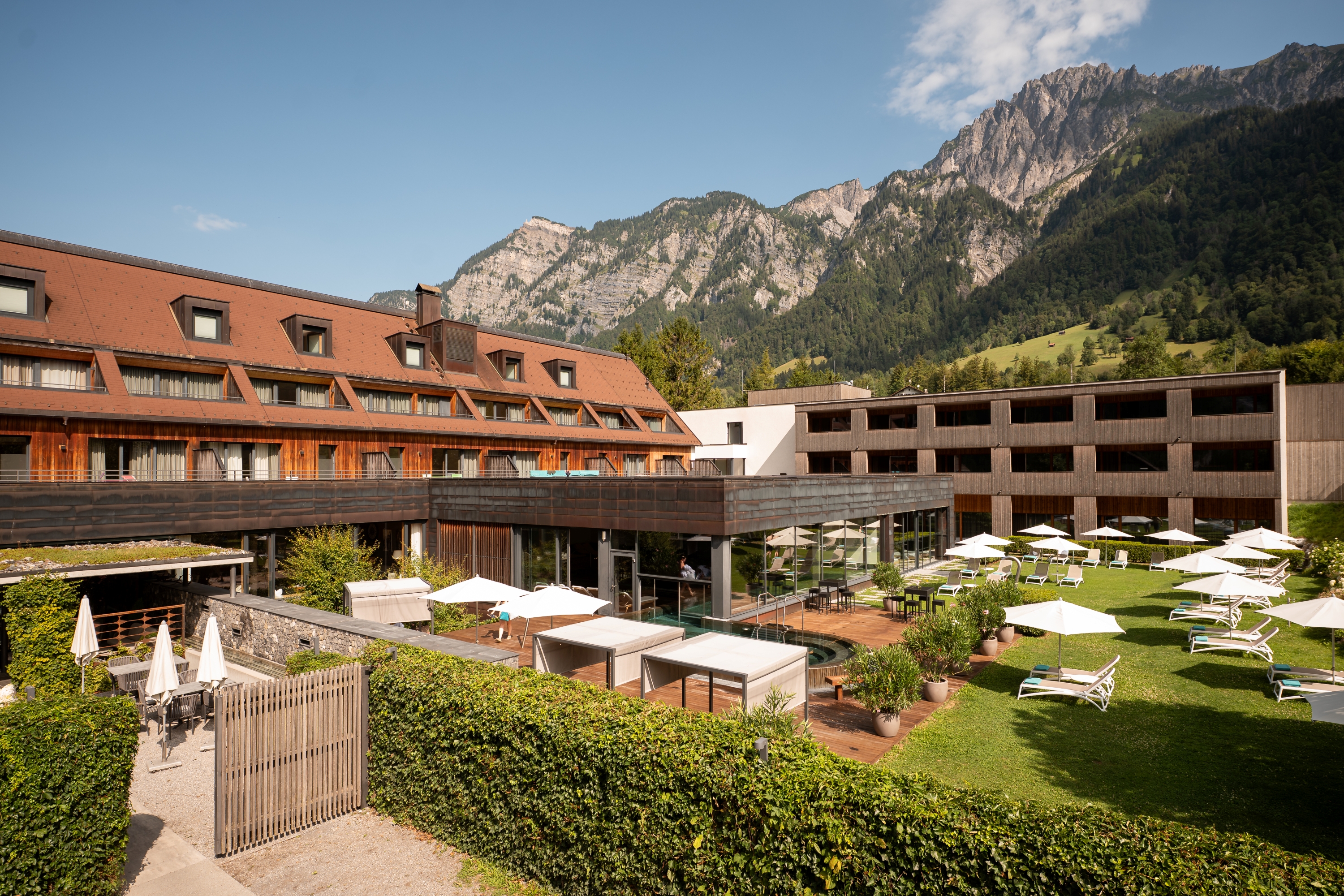 Wellnesshotel - Aussenbild Sommer Traube Braz - TRAUBE BRAZ Alpen.Spa.Golf.Hotel