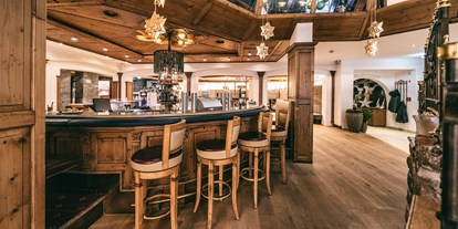 Wellnessurlaub - Verpflegung: alkoholfreie Getränke ganztags inklusive - Bar der Arlberg Lounge - Wellnesshotel Warther Hof