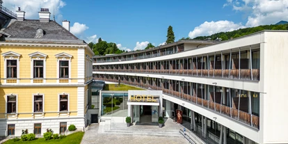 Wellnessurlaub - Rücken-Nacken-Massage - Hof (Wagrain) - Hoteleingang - Villa Seilern Vital Resort