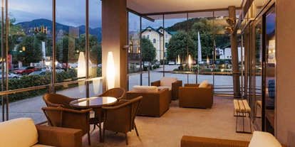 Wellnessurlaub - Rücken-Nacken-Massage - Hof (Wagrain) - Hotelbar - Villa Seilern Vital Resort