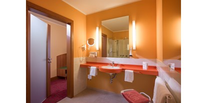 Wellnessurlaub - Gesichtsbehandlungen - Strobl - Badezimmer - Vivea 4* Hotel Bad Goisern