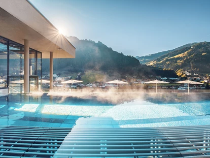 Wellnessurlaub - Pools: Außenpool beheizt - Pron - Infinity Pool - DAS EDELWEISS Salzburg Mountain Resort
