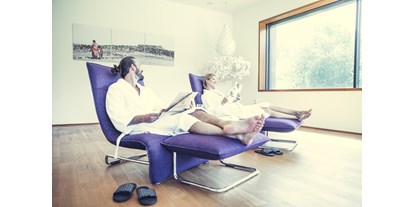 Wellnessurlaub - Rücken-Nacken-Massage - Flachau - Entspannung Pur  - im Ruheraum - Design & Wellness Hotel Alpenhof