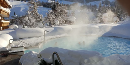 Wellnessurlaub - Aromamassage - Ruhpolding - Whirlpool und Schwimmbad im Schnee - Gartenhotel Theresia****S - das "grüne", authentische Hotel.