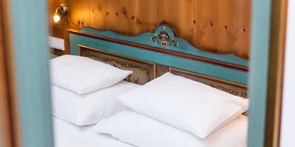 Wellnessurlaub - Ganzkörpermassage - Brixen im Thale - Zimmer Stil "Tradition" - Gartenhotel Theresia****S - das "grüne", authentische Hotel.