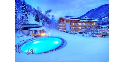 Wellnessurlaub - Pools: Schwimmteich - PLZ 6281 (Österreich) - Winter Hotelansicht - Gartenhotel Theresia****S - das "grüne", authentische Hotel.