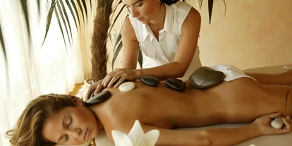 Wellnessurlaub - Aromamassage - Ruhpolding - Hot Stone Massage - Hotel Salzburgerhof