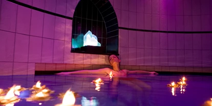 Wellnessurlaub - Aromamassage - Ruhpolding - Floating im Sole Dome - Hotel Salzburgerhof