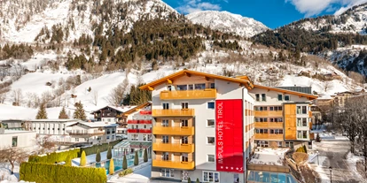 Wellnessurlaub - Parkplatz: gebührenpflichtig beim Hotel - Apriach - Aussenansicht Winter - Impuls Hotel Tirol
