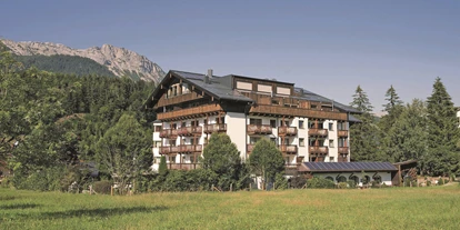 Wellnessurlaub - Skilift - Hüttschlag - Aussenansicht Sommer - LEBE FREI Hotel DER LÖWE