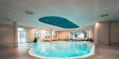 Wellnessurlaub - Hotel-Schwerpunkt: Wellness & Sport - Kössen Kranzach - Hallenbad - POST Family Resort
