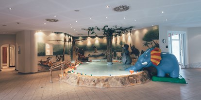 Wellnessurlaub - Pools: Schwimmteich - Weitenau - Kinderbecken - POST Family Resort
