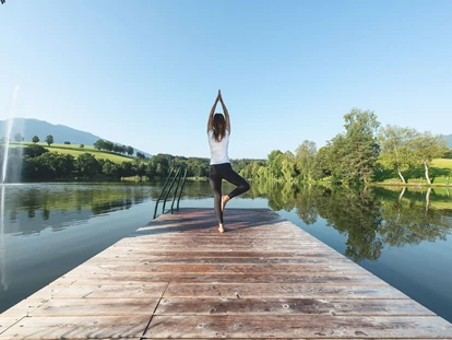 Wellnessurlaub - Hotel-Schwerpunkt: Wellness & Natur - Salzburg-Stadt (Salzburg) - Yoga am See als Teil des kostenlosen Vitalplans im Ritzenhof - Ritzenhof****S - Hotel & Spa am See